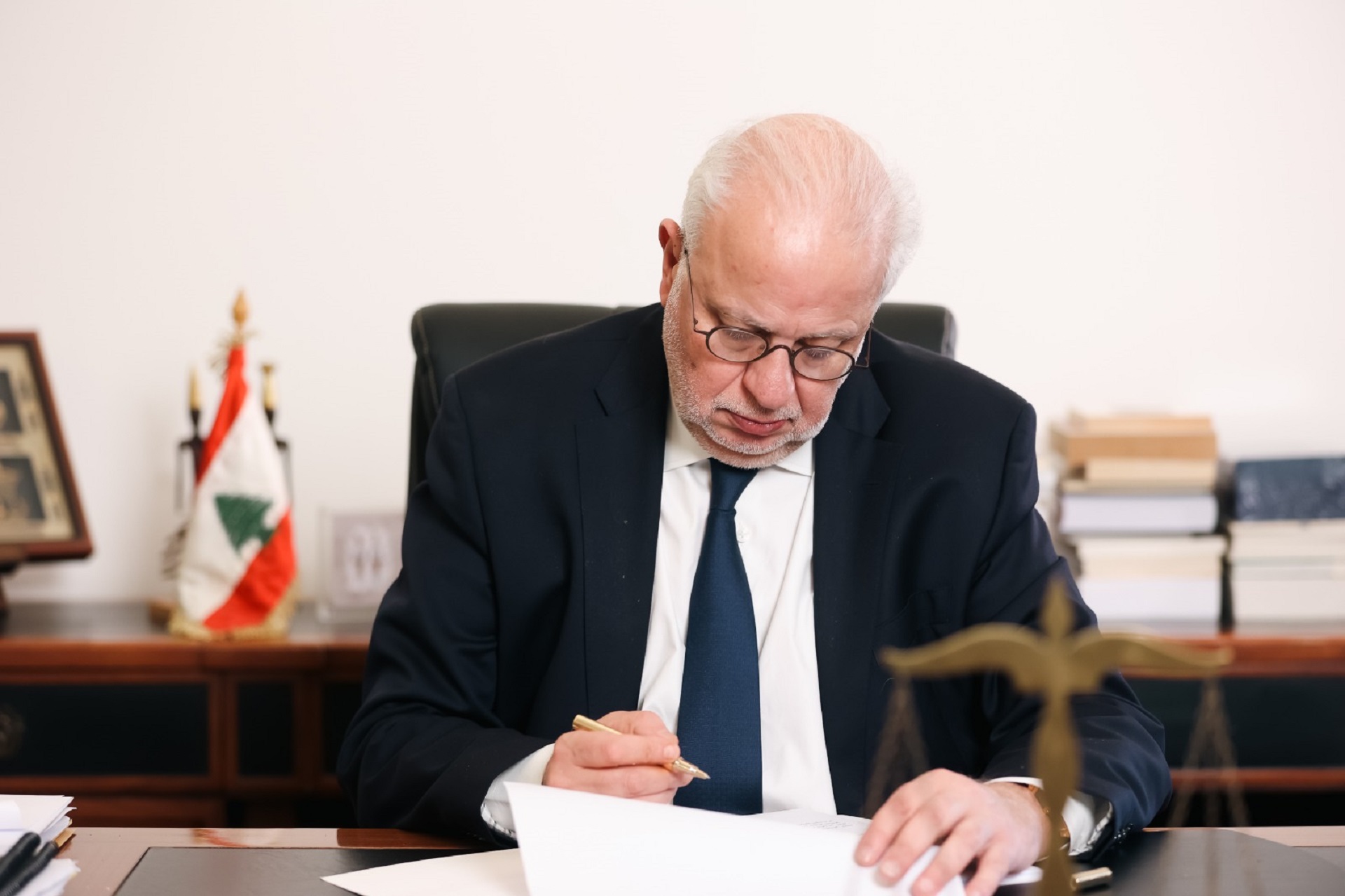 وزير العدل: عن أي توازن رعب يتحدّثون؟ والدولة لا تُزَجّ في مواجهة بسبب قرارات أحادية